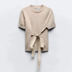 Zara beige blus - SÖKERRR!!! denna blus ifrån zara, pris kan diskuteras