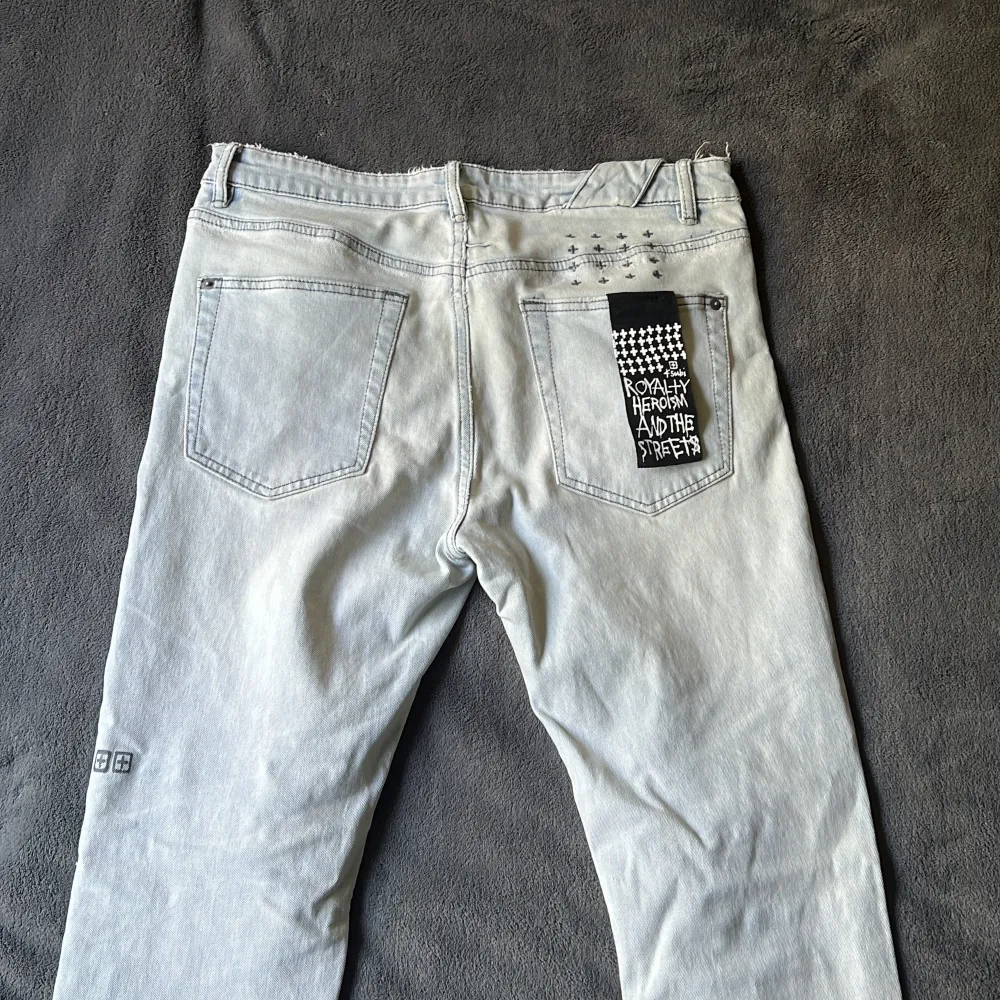 Asfeta Ksubi Jeans slim storlek 34.🔥 Säljer pga det är för stora för mig tyvärr. Äkta såklart👍🏼 Pris kan såklart diskuteras. Jeans & Byxor.