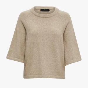 Stickad tröja  - Säljer denna as fina stickade trekvartsärmade tröja💕 Hyfsat skick💕