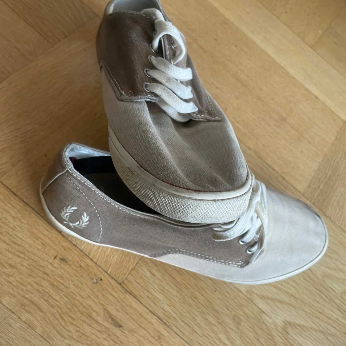 Tygsko från Fred Perry