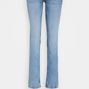 SÖKER DESSA JEANS I XS/XSS pris kan diskuteras. Andra modeller på pepe lågmidjade bootcut jeans funkar också