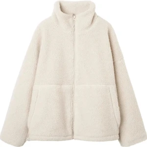 Carin Wester teddyjacka - Intressekoll på min älskade teddyjacka från Carin Wester!! Jag köpte den förra hösten men har använt den sparsamt så den är fortfarande i fint skick!! Skriv för fler bilder eller om ni har frågor, annars är det bara att lämna prisförslag!!❣️