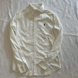 Polo Ralph lauern skjorta  - Hej! Säljer nu denna sjukt snygga Polo Ralph lauern skjorta. Superfint skick! Passar XS