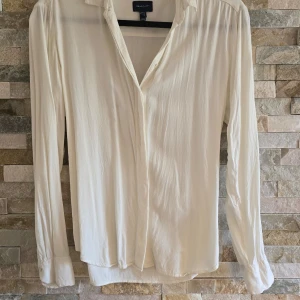 GANT skjorta  - Gömda knappar, lent och fint material 