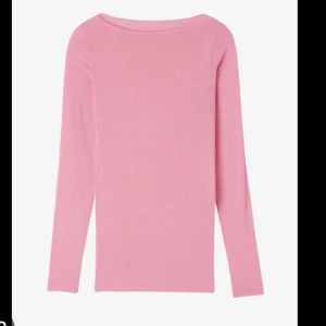 Intimissimi tröja  - Så fin tröja som aldrig har använts💞, tröjan har samma färg som är på sista bilden, men hittade inte den på hemsidan så tog en nästan likadan så att man skulle kunna se passformen 💕