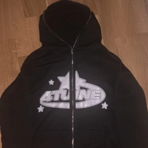 4tune full zip - I skick 9/10 knappt använt pågrund av att den inte passade mig. Pris kan diskuteras!