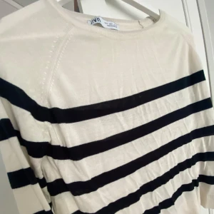 Randig tröja från zara - Randig tröja från zara, i storleken S