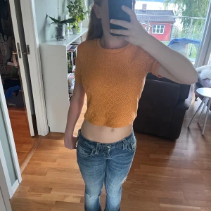 Kortärmad stickad tröja  - Fin kortärmad orange stickad tröja 💓