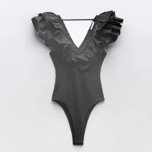 SÖKER - SÖKER DENNA VOLANG TRÖJA FRÅN ZARA!   vit eller svart spelar ingen roll men i storlek xs/s KONTAKTA MIG SÅ KÖPER JAG GÄRNA😊💓