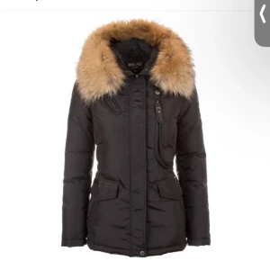 Vinterjacka - Säljes utan päls. Köptes för ca 4495 på miintos hemsida. 