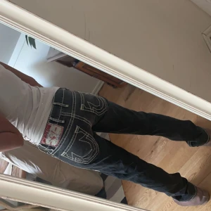 Trueys✌🏽 - Köpta har på Plick ( lånade bilder från förra annonsen)  Tyvärr för stora för mig 😓  Litet hål som varit där när jag köpt dom ( syns på bilden ) kan skicka fler bilder om de behövs. Pris är diskuterbart 🤗  Snabb å enkel affär prioriteras ❤️💕
