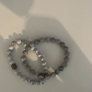 Två par armband GRATIS FRAKT!! - Två snygga armband gratis frakt JUST NU