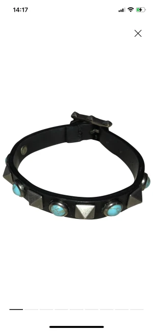 Valentino armband - Säljer mitt Valentino armband, runt 18 cm, bra skick ingen defekt.