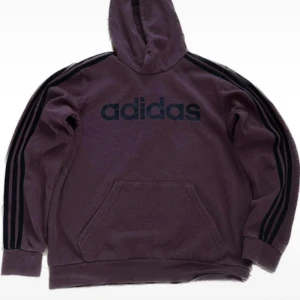 adidas hoodie  - fett fint hoodie sitter så snyggt på och felfri, fin färg. 