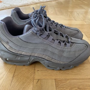 Air Max 95 - Air Max 95 i storlek 44. Är öppen för byten! 