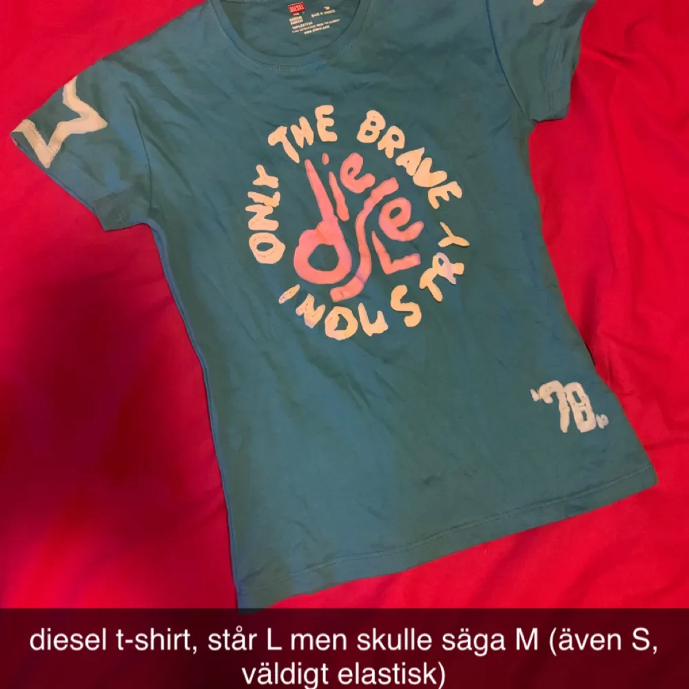 snygg oanvänd diesel t-shirt, storlek står på bilden! bud är välkomna 🥰. T-shirts.