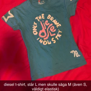 diesel t-shirt - snygg oanvänd diesel t-shirt, storlek står på bilden! bud är välkomna 🥰