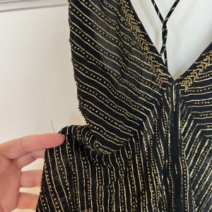 Topp - Ursvår att fota, en topp från zara med pärlor ❤️