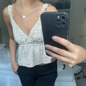 Topp - Fin topp med blommor