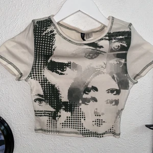 Crop top - Crop top från hm oanvänd endast testad, prislappen finns kvar🫶🏻