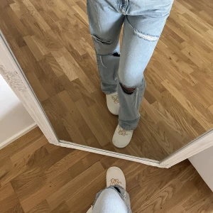 Jeans  - favorit jeansen har blivit för stora tyvärr:( använda endast en sommar🤍