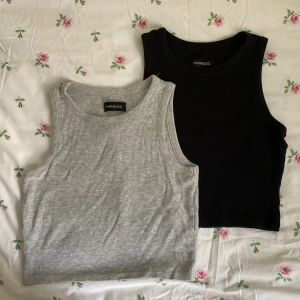 Baslinnen  - Toppar från even&odd. Om du ska köpa en kostar det 100kr, 150 för 2. 💕inga defekter. 