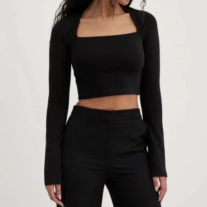 Trumpet tröja NAKD - Snygg tröja från NAKD. Snyggt till en basic outfit. Använt några gånger men lite för liten för mig. Pris går att diskutera ❤️🌸