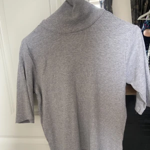 Turtleneck tshirt  - Använd därav låg pris