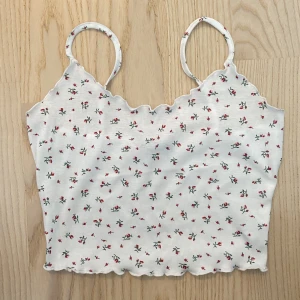 Linne - Blommigt linne, oänvänt! Kontakta för mer info💕💕