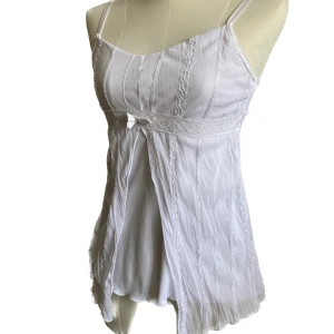 Snygg topp - Snygg somrig topp i barnstorlek 134-140 men skulle säga att den passar någon med strl XS-S