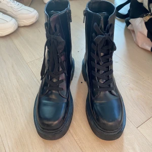 Svarta boots - Använda 1 gång! Svarta boots