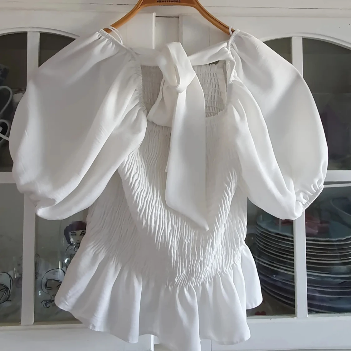 Vit topp med puffärm, strl 36 - 90