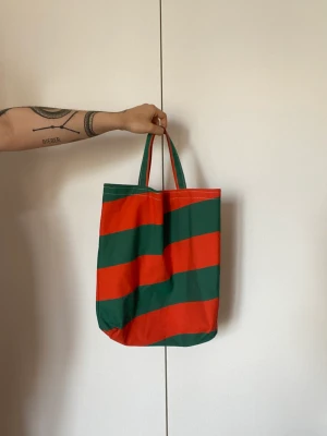 Striped Tote Bag - Randig, Stor Tygväska!  Mycket plats och perfekt till stranden!☀️🏝️ Aldrig använd!
