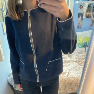 Kofta - Blå kofta från Holly & Whyte by Lindex. Storlek L men sitter bra på mig som har XS!