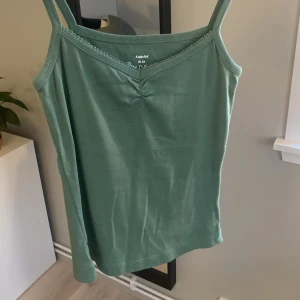 Gulligt grönt linne  - Jättegulligt grönt linne. Köparen står för frakt. 😇