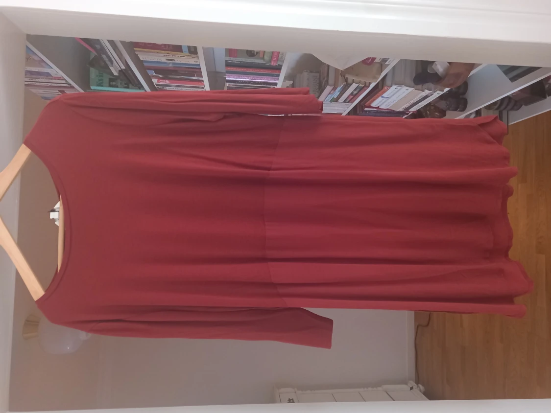 Oanvänd Roströd tunika 