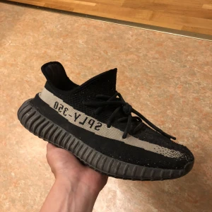 Yeezy 350 oreo - Okej skick! Kan skicka fler bilder. 