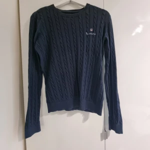 "Stickad tröja" - Väl använd