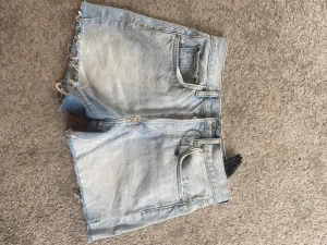 Jeansshorts - Tryck helst inte på köp nu, skriv i chatten först!!