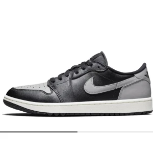 Nike air jordan low - Säljer mina jordans i storlek 38. Använda ett fåtal gånger och därav säljer jag dem för de inte kommer till användning. Buda gärna!🤩