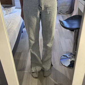 Jeans  - Hej! Säljer ett par super fina jeans ifrån newyorker då jag inte använder dom längre.