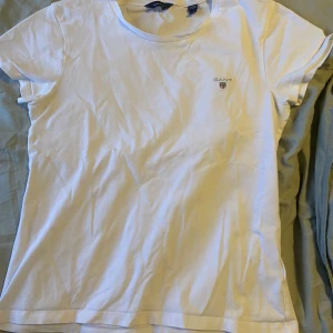 Gant tröja  - Fint skick, säljer denna då den blivit för liten. 