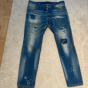 Dsquared2 Jeans - Använda en del men ändå bra skick! Storlek 50