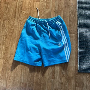 Adidas shorts - Adidas short nästan alldrig använda köpte på jd storlek m