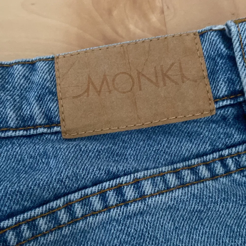 Har tyvärr växt ur dessa ljusblå jeans och säljer dem därför. Bra skick.. Jeans & Byxor.