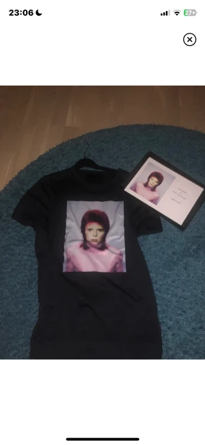 Limitato T-shirt  - Säljer nu min limitato t shirt— skick 8/10 knappt använd har mycket kvar att ge och passar sjukt bra till sommaren! 