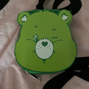 Care bear plån boo - Super söt och aldrig använt. Lite stor men ansiktet går att böja! Har du frågor så kontakta. Vill du köpa så klicka på köp!