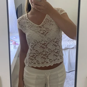 Spets t-shirt - Supergullig spetstopp, gissar att den är storlek S/M🌸