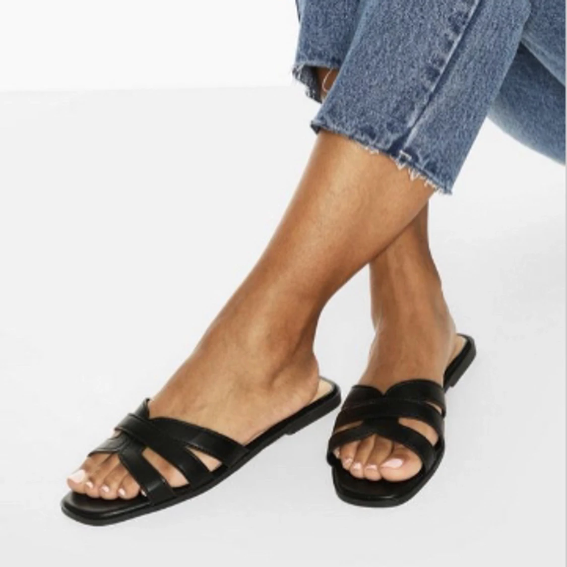 Svarta sandaler  - 91