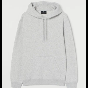 Grå Hoodie - Grå hoodie från hm, använt fåtal ggr. Pris kan diskuteras! 💕